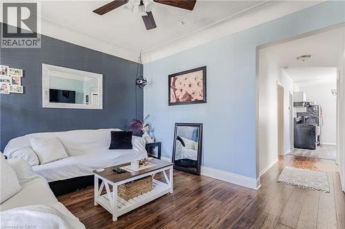 174 Rosslyn Avenue N, Hamilton, ON - Indoor Photo Showing Living Room