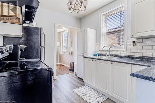174 Rosslyn Avenue N, Hamilton, ON - Indoor Photo Showing Kitchen