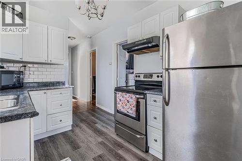 174 Rosslyn Avenue N, Hamilton, ON - Indoor Photo Showing Kitchen