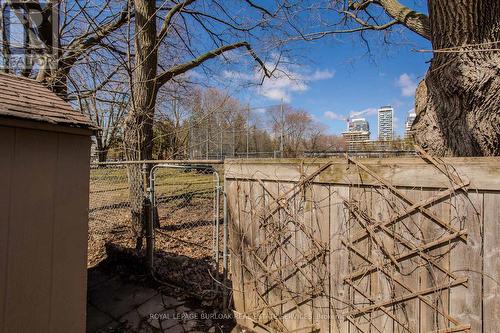 2121 Prospect Street, Burlington, ON - Outdoor