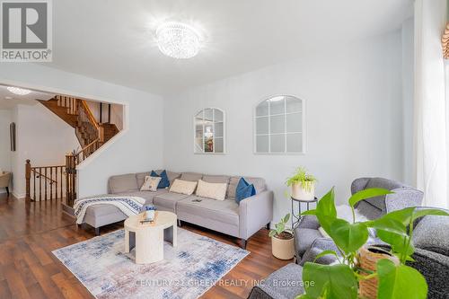 3243 Stoney Crescent, Mississauga, ON - Indoor Photo Showing Living Room