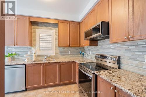 3243 Stoney Crescent, Mississauga, ON - Indoor Photo Showing Kitchen With Stainless Steel Kitchen