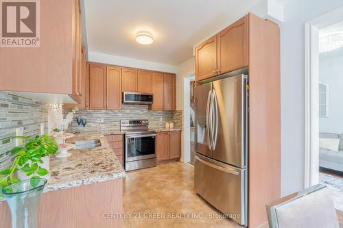 3243 Stoney Crescent, Mississauga, ON - Indoor Photo Showing Kitchen With Stainless Steel Kitchen