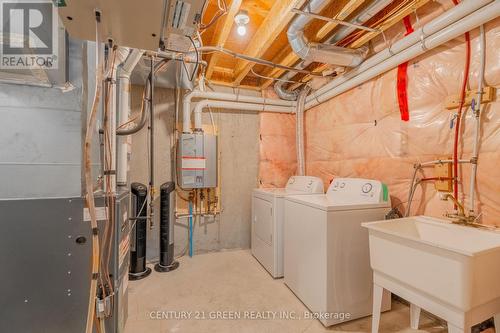 3243 Stoney Crescent, Mississauga, ON - Indoor Photo Showing Laundry Room