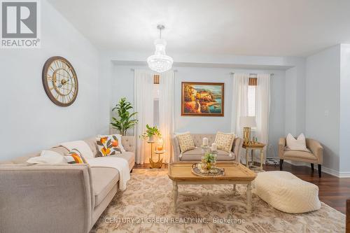 3243 Stoney Crescent, Mississauga, ON - Indoor Photo Showing Living Room