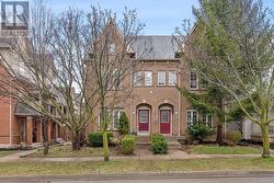 118 GATWICK DRIVE Oakville, ON L6H 6V3