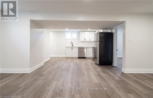 1141 Mohawk Road E, Hamilton, ON - Indoor Photo Showing Kitchen