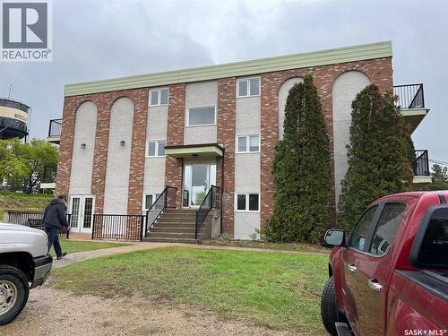 302 8th AVENUE SW  Biggar, SK S0K 0M0