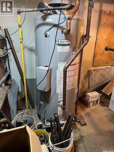 302 8Th Avenue Sw, Biggar, SK - Indoor Photo Showing Basement