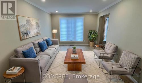 1320 Notting Hill Avenue, Ottawa, ON - Indoor Photo Showing Living Room