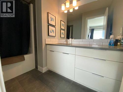 959 Miners Boulevard W, Lethbridge, AB - Indoor Photo Showing Bathroom