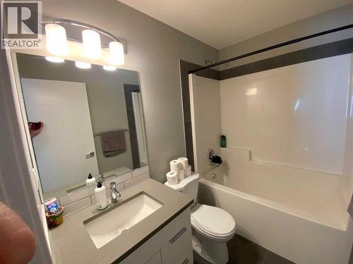 959 Miners Boulevard W, Lethbridge, AB - Indoor Photo Showing Bathroom