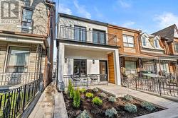 25 COOLMINE ROAD Toronto, ON M6J 3G1