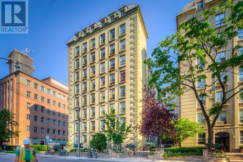 105 - 88 CHARLES STREET E  Toronto, ON M4Y 2W7