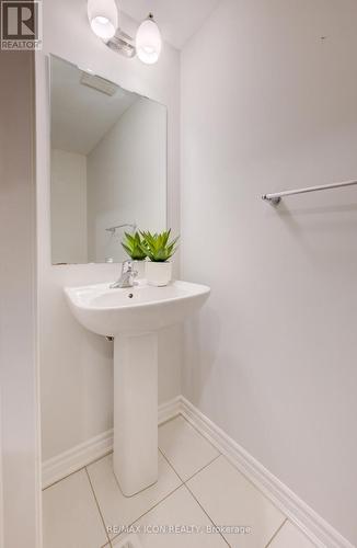 302 Jean Landing, Milton, ON - Indoor Photo Showing Bathroom