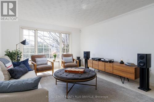 258 Shoreacres Road, Burlington, ON - Indoor Photo Showing Living Room