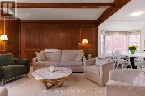 258 Shoreacres Road, Burlington, ON - Indoor Photo Showing Living Room