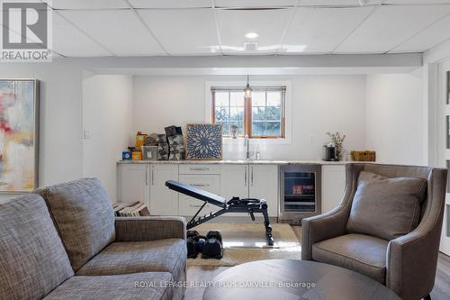 258 Shoreacres Road, Burlington, ON - Indoor Photo Showing Living Room