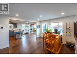 Breakfast nook - 
