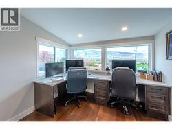 Main floor bedroom /office - 
