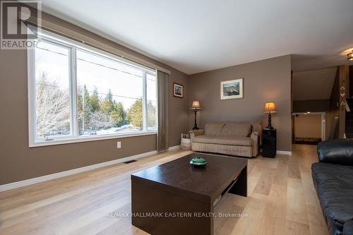 1079 Rock Road, Douro-Dummer, ON - Indoor Photo Showing Living Room
