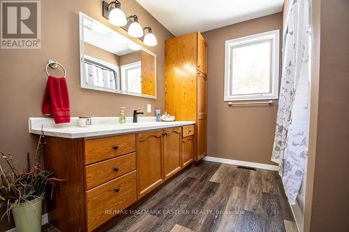 1079 Rock Road, Douro-Dummer, ON - Indoor Photo Showing Bathroom
