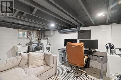 882.5 William Street, London East (East B), ON - Indoor