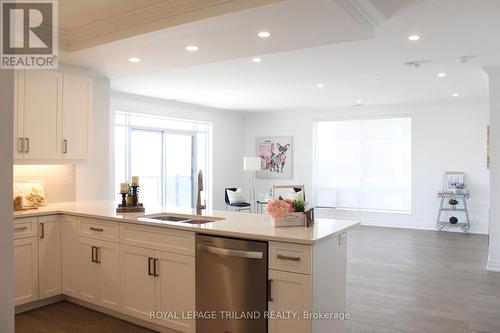 505 - 480 Callaway Road, London North (North R), ON - Indoor Photo Showing Kitchen With Double Sink With Upgraded Kitchen