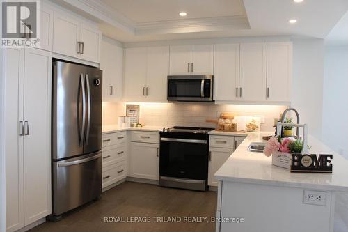 505 - 480 Callaway Road, London North (North R), ON - Indoor Photo Showing Kitchen With Upgraded Kitchen