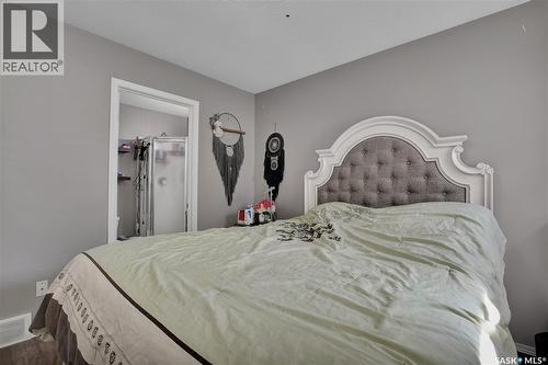 319 Crystal Way, Warman, SK - Indoor Photo Showing Bedroom