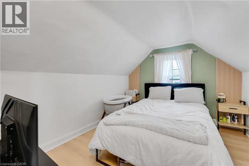 Bedroom with light wood finished floors - 6 Ben Lomond Place, Hamilton, ON - Indoor Photo Showing Bedroom
