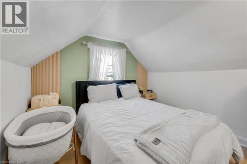 Bedroom featuring wood finished floors - 6 Ben Lomond Place, Hamilton, ON - Indoor Photo Showing Bedroom
