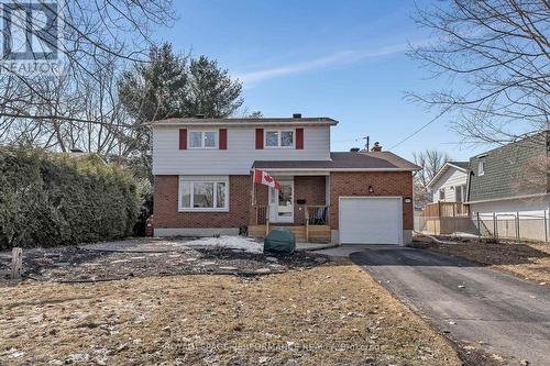 372 PHOENIX CRESCENT  Ottawa, ON K1E 1V7