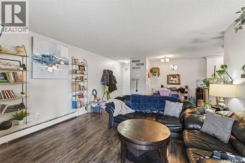 105H 1121 Mckercher Drive, Saskatoon, SK - Indoor Photo Showing Living Room
