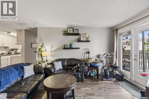 105H 1121 Mckercher Drive, Saskatoon, SK - Indoor Photo Showing Living Room