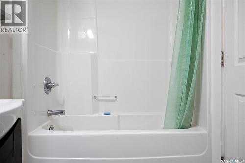 265 Magee Crescent, Regina, SK - Indoor Photo Showing Bathroom