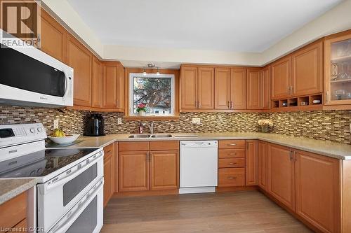 621 Tomahawk Crescent, Ancaster, ON - Indoor Photo Showing Kitchen With Double Sink