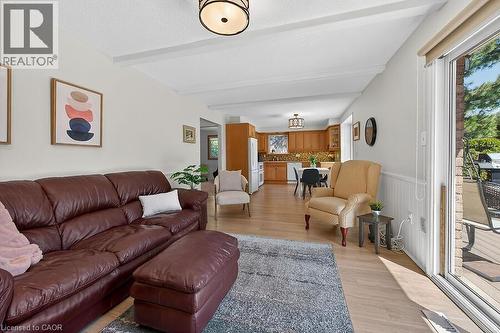 621 Tomahawk Crescent, Ancaster, ON - Indoor Photo Showing Living Room
