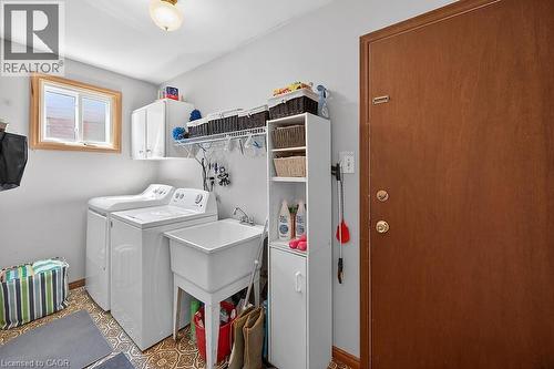 621 Tomahawk Crescent, Ancaster, ON - Indoor Photo Showing Laundry Room
