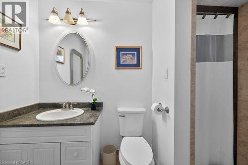 621 Tomahawk Crescent, Ancaster, ON - Indoor Photo Showing Bathroom