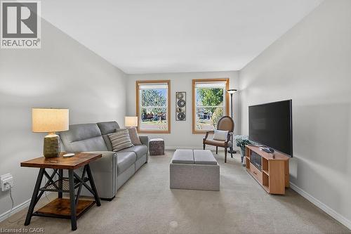 621 Tomahawk Crescent, Ancaster, ON - Indoor Photo Showing Living Room
