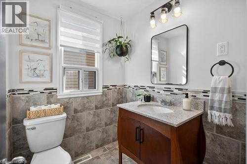 86 Barons Avenue N, Hamilton, ON - Indoor Photo Showing Bathroom