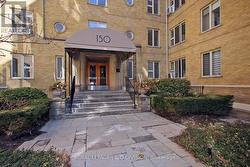 432 - 150 FARNHAM AVENUE Toronto, ON M4V 1H5