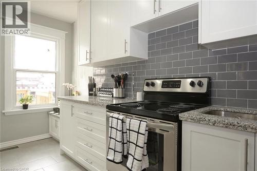 166 Fairfield Avenue, Hamilton, ON - Indoor Photo Showing Kitchen With Upgraded Kitchen