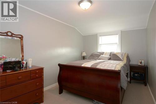 166 Fairfield Avenue, Hamilton, ON - Indoor Photo Showing Bedroom