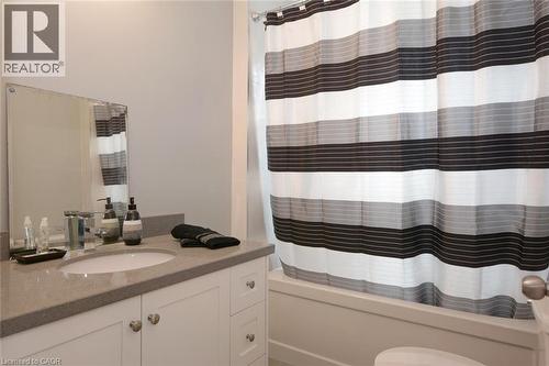 166 Fairfield Avenue, Hamilton, ON - Indoor Photo Showing Bathroom