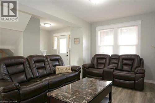 166 Fairfield Avenue, Hamilton, ON - Indoor Photo Showing Living Room