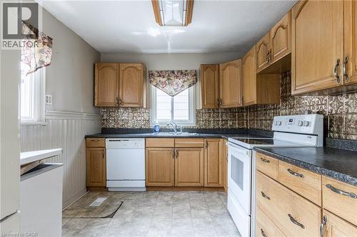 810 Tate Avenue, Hamilton, ON - Indoor Photo Showing Kitchen