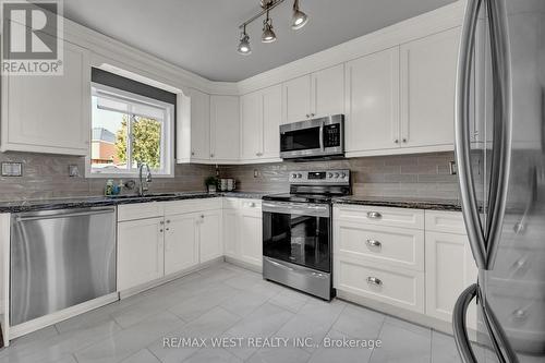 1136 Middlebury Avenue, Oshawa, ON - Indoor Photo Showing Kitchen