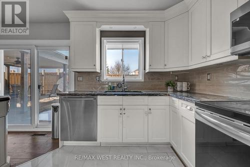 1136 Middlebury Avenue, Oshawa, ON - Indoor Photo Showing Kitchen